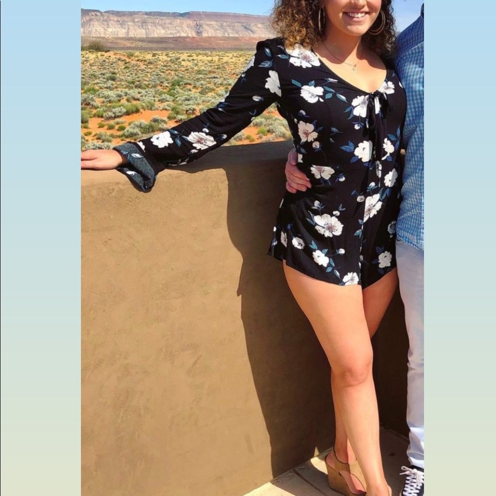 Kendall & Kylie Jenner PacSun Line: floral romper size Lg